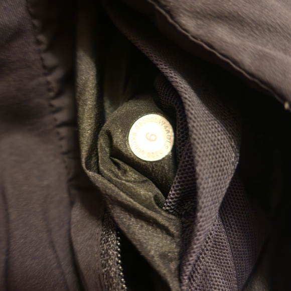 Lululemon Down For It All Women's Black Puffer Vest - Picture 8 of 8